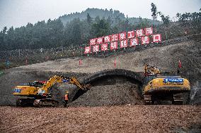 CHINA-CHONGQING-HIGH-SPEED RAILWAY-CONSTRUCTION (CN)