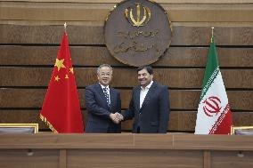 IRAN-TEHRAN-FIRST VICE PRESIDENT-CHINA-HU CHUNHUA-TALKS