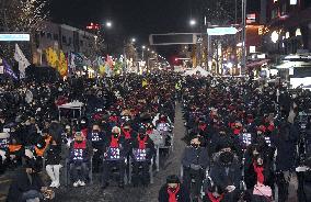 Mourning for Itaewon crush victims