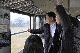 U.S. Ambassador Emanuel rides local train in Japan