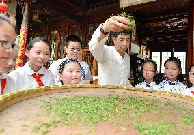 Xinhua Headlines: Chinese tea culture flourishes among young generation