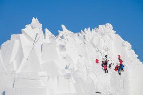 CHINA-HEILONGJIANG-HARBIN-SNOW SCULPTURE-EXPO (CN)