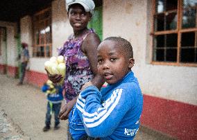 KENYA-NAIROBI-MATHARE SLUM-CHINESE VOLUNTEERS-DONATION