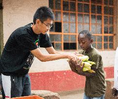 KENYA-NAIROBI-MATHARE SLUM-CHINESE VOLUNTEERS-DONATION