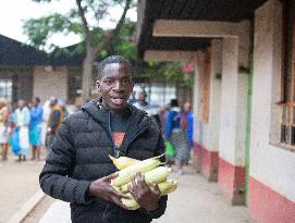 KENYA-NAIROBI-MATHARE SLUM-CHINESE VOLUNTEERS-DONATION