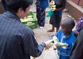 KENYA-NAIROBI-MATHARE SLUM-CHINESE VOLUNTEERS-DONATION