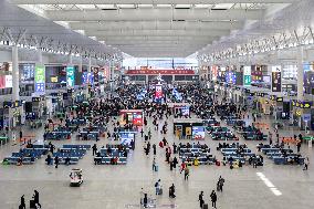 CHINA-SHANGHAI-SPRING FESTIVAL-TRAVEL RUSH-TRAIN TICKETS-SALE (CN)