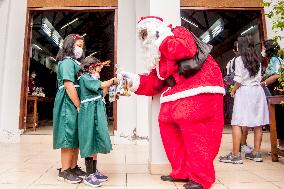 INDONESIA-CHRISTMAS-PRESENT