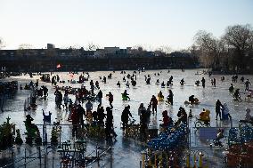 CHINA-BEIJING-SHICHAHAI-ICE RINK (CN)