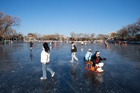 CHINA-BEIJING-SHICHAHAI-ICE RINK (CN)