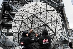 U.S.-NEW YORK-TIMES SQUARE-NEW YEAR'S EVE BALL-PREPARATION