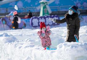 CHINA-BEIJING-PARK-ICE AND SNOW-AMUSEMENT (CN)