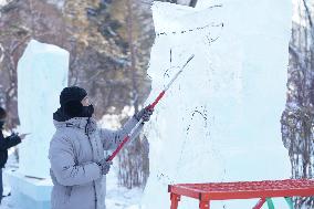 CHINA-HEILONGJIANG-HARBIN-ICE SCULPTURE-COLLEGE STUDENTS-COMPETITION (CN)