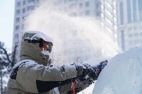 CHINA-HEILONGJIANG-HARBIN-ICE SCULPTURE-COLLEGE STUDENTS-COMPETITION (CN)