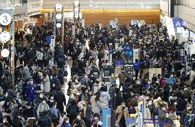 New Year holiday exodus in Japan