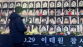 Mourning for Itaewon crush victims