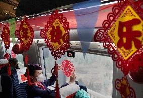 CHINA-HENAN-TRAIN G2023-NEW YEAR CELEBRATION (CN)