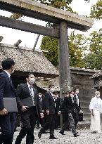 Japan PM Kishida visits Ise Jingu shrine