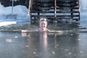 (SP)RUSSIA-VLADIVOSTOK-SPORTS GROUND ON FROZEN SEA