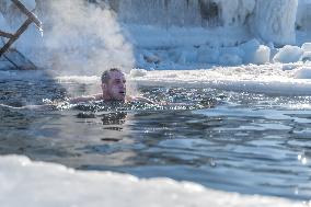 (SP)RUSSIA-VLADIVOSTOK-SPORTS GROUND ON FROZEN SEA