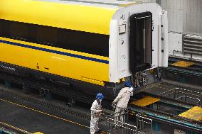 CHINA-SHANDONG-QINGDAO-TRAIN-SPRING FESTIVAL-PREPARATION (CN)