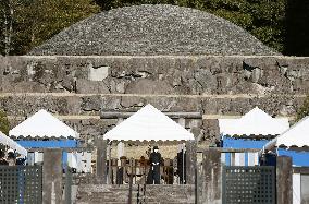 Princess Kako visits imperial graveyard