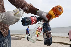 TANZANIA-DAR ES SALAAM-BEACH-CLEAN-UP