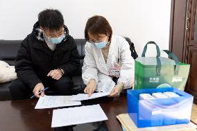 CHINA-SHANGHAI-COMMUNITY HEALTH CENTERS-COVID-19 DRUGS (CN)