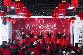 CHINA-ZHEJIANG-HUZHOU-SPRING FESTIVAL-PERFORMANCE (CN)