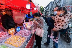 CHINA-HANGZHOU CITY-THE CHINESE NEW YEAR'S SHOPPING FESTIVALS(CN)
