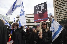 Israeli lawyers protest against judicial overhaul