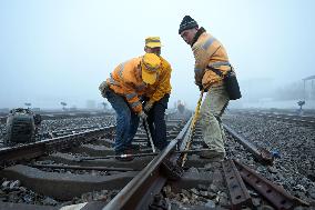 CHINA-ANHUI-HEFEI-SPRING FESTIVAL TRAVEL RUSH-RAILWAY MAINTENANCE (CN)