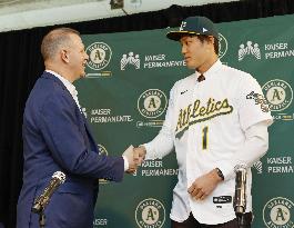 Baseball: Fujinami introduced by Oakland A's