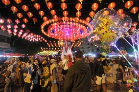 INDONESIA-SURAKARTA-CHINESE LUNAR NEW YEAR-LANTERN DECORATION