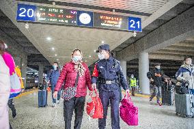 CHINA-CHONGQING-RAILWAY-FEMALE POLICE OFFICERS (CN)