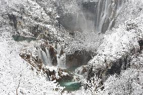 CROATIA-PLITVICE LAKES NATIONAL PARK-SNOW