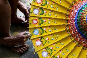 INDONESIA-KLATEN-TRADITIONAL UMBRELLA-MAKING