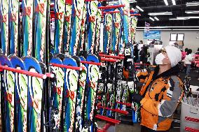 CHINA-SHANDONG-QINGDAO-HOLIDAY-SKIING MARKET (CN)