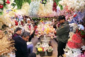 IRAQ-BAGHDAD-ARTIFICIAL FLOWERS