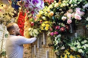 IRAQ-BAGHDAD-ARTIFICIAL FLOWERS