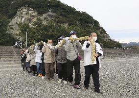 Rope changing ritual at Japan shrine
