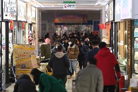 CHINA-ZHEJIANG-YIWU INT'L TRADE MARKET-FIRST BUSINESS DAY (CN)