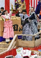 CORRECTED: Bean-throwing event at Japanese temple