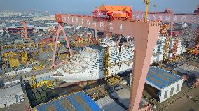 Xinhua Headlines: China's shipbuilders catch tailwind to sail on brighter journey