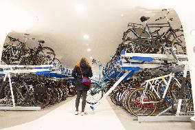 THE NETHERLANDS-AMSTERDAM-BICYCLE PARKING FACILITY