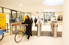 THE NETHERLANDS-AMSTERDAM-BICYCLE PARKING FACILITY