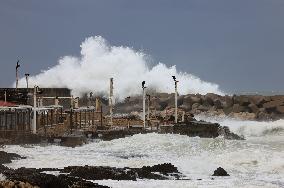 LEBANON-BEIRUT-SEASIDE-WAVES
