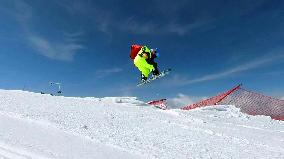 Xinhua Headlines: Winter sports boom brings brighter future for Xinjiang residents
