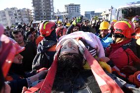 TÜRKIYE-HATAY-EARTHQUAKES-CHINESE RESCUE TEAM-WOMAN SURVIVOR-RESCUE