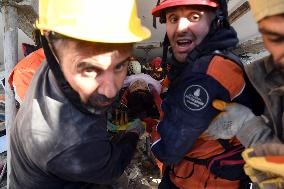 TÜRKIYE-HATAY-EARTHQUAKES-CHINESE RESCUE TEAM-WOMAN SURVIVOR-RESCUE